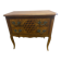Petite commode de style Louis X.V. en parqueterie de bois de rose;