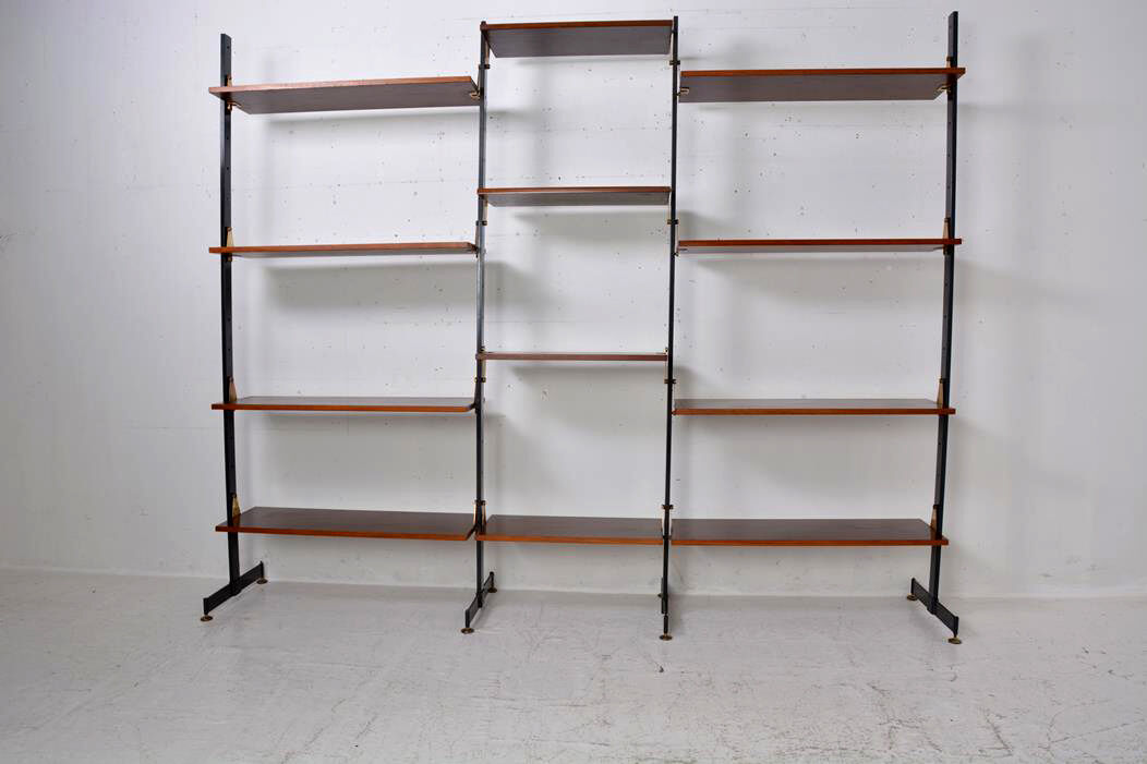 Italian freestanding shelf dating from the 60s
