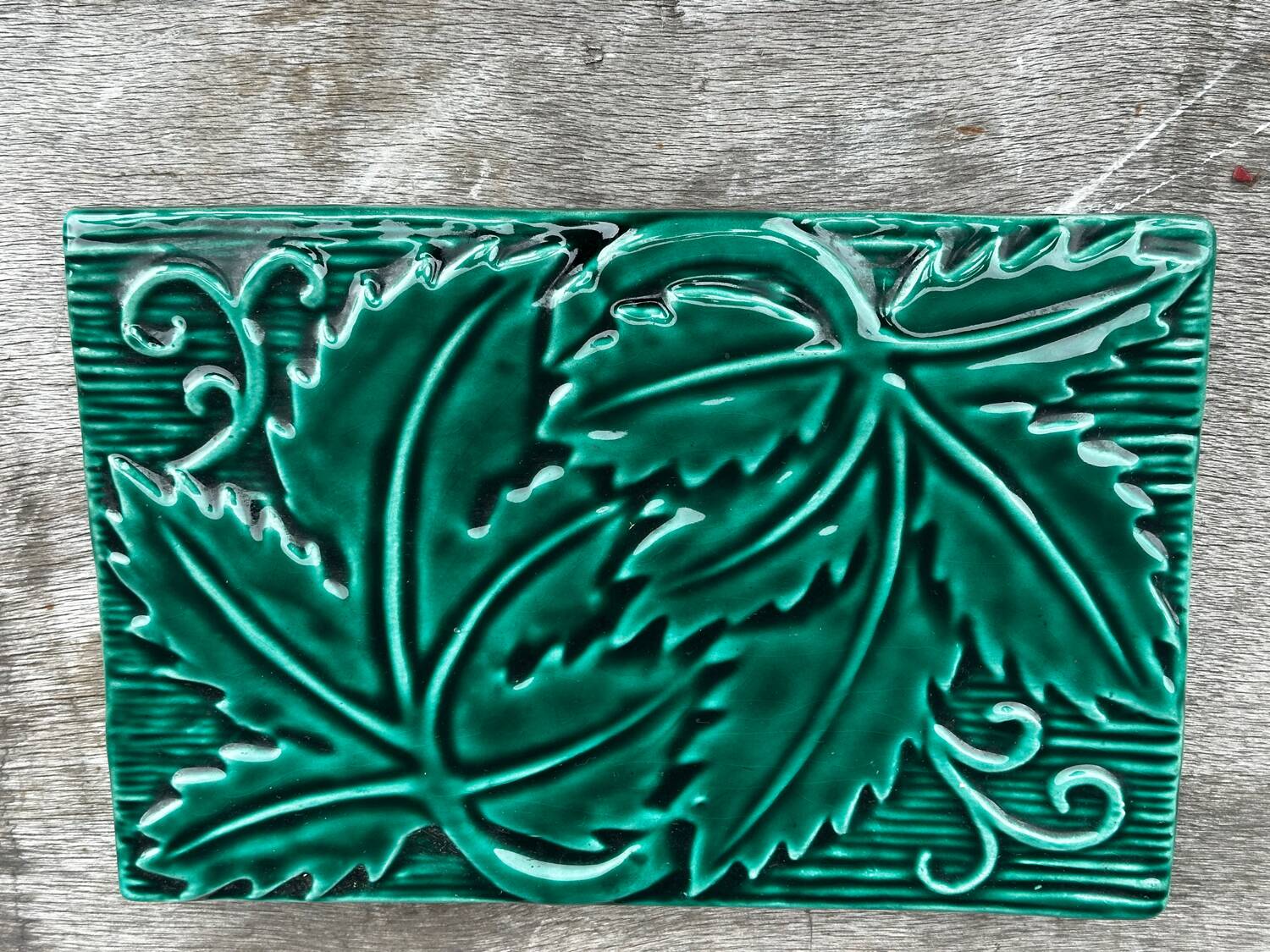 Green Ceramic Trivet with Leaf Decoration - Art Deco Period 1