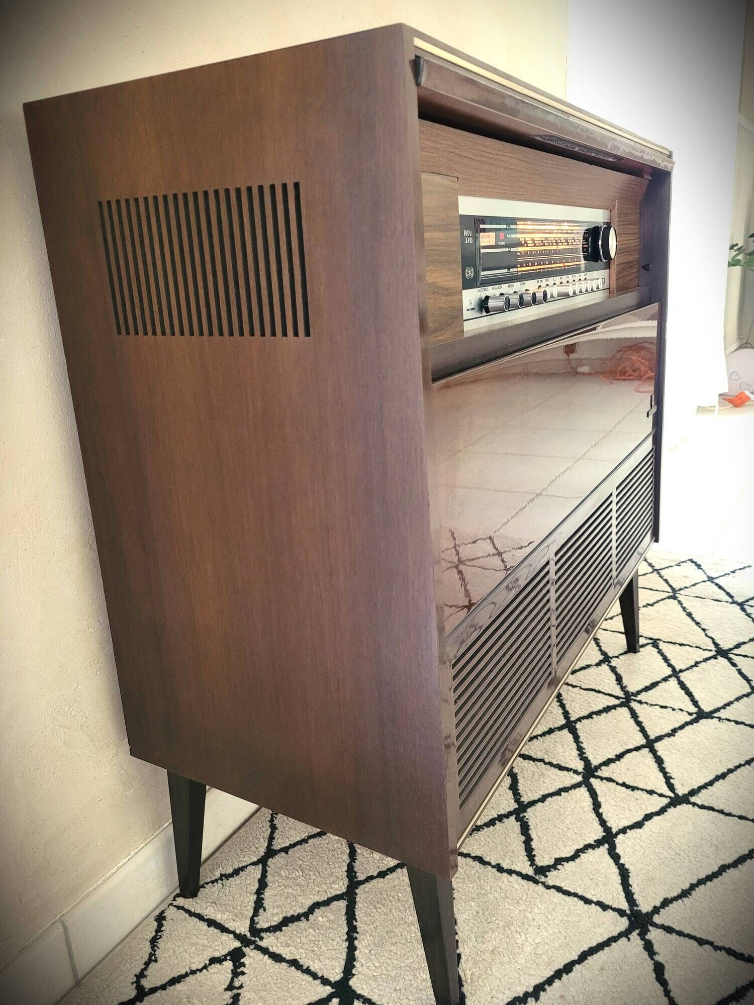 Vintage Grundig Hifi Radio Cabinet from the late 60s