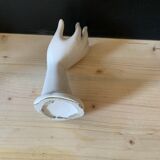 Hand baguier stings flowers