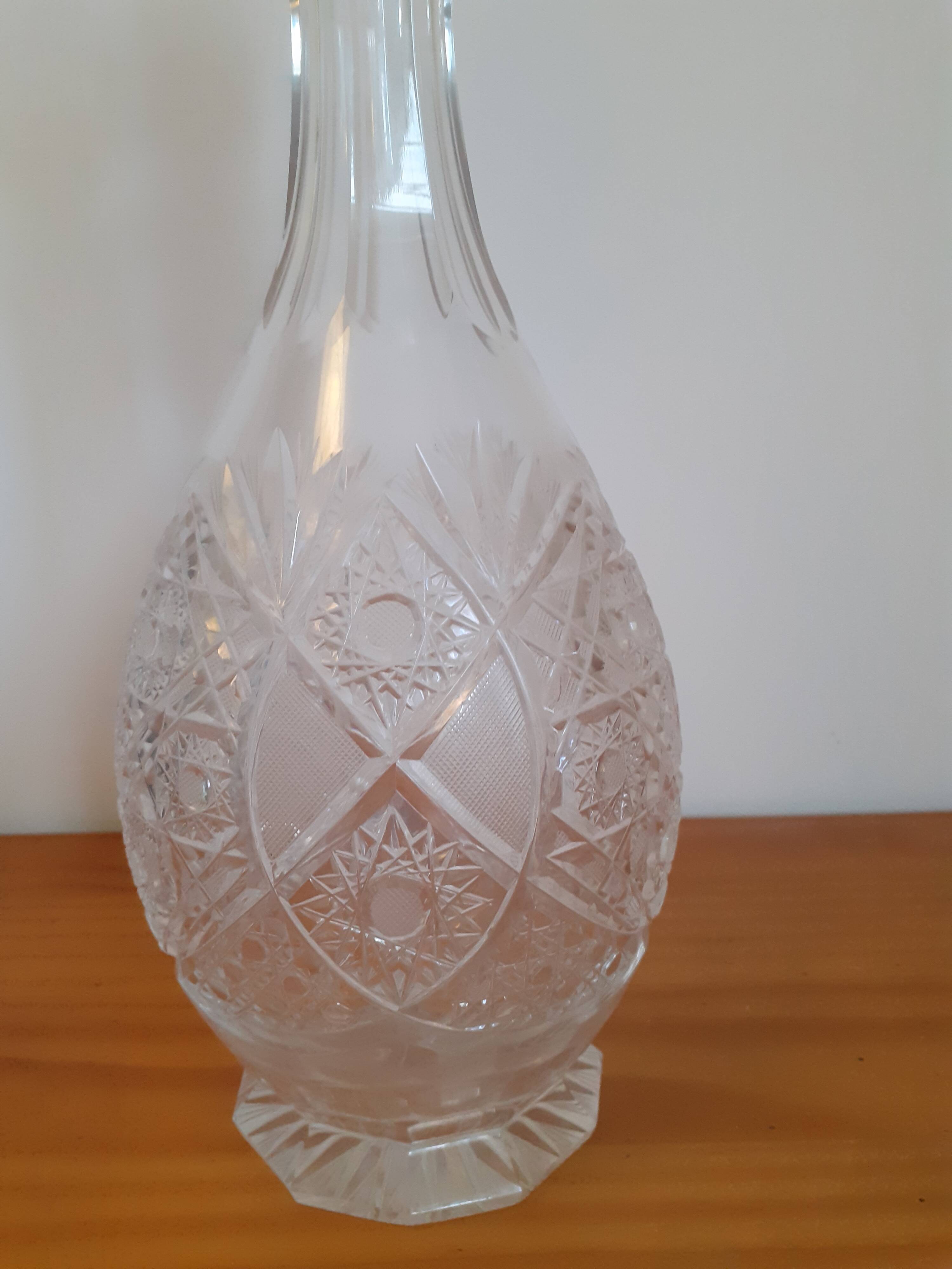 Carafe en cristal taillé de bohème, très beau bouchon