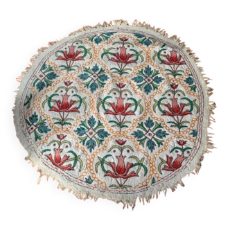Round Indian rug in felted wool, embroidered flowers, vintage, cashmere, 1960
