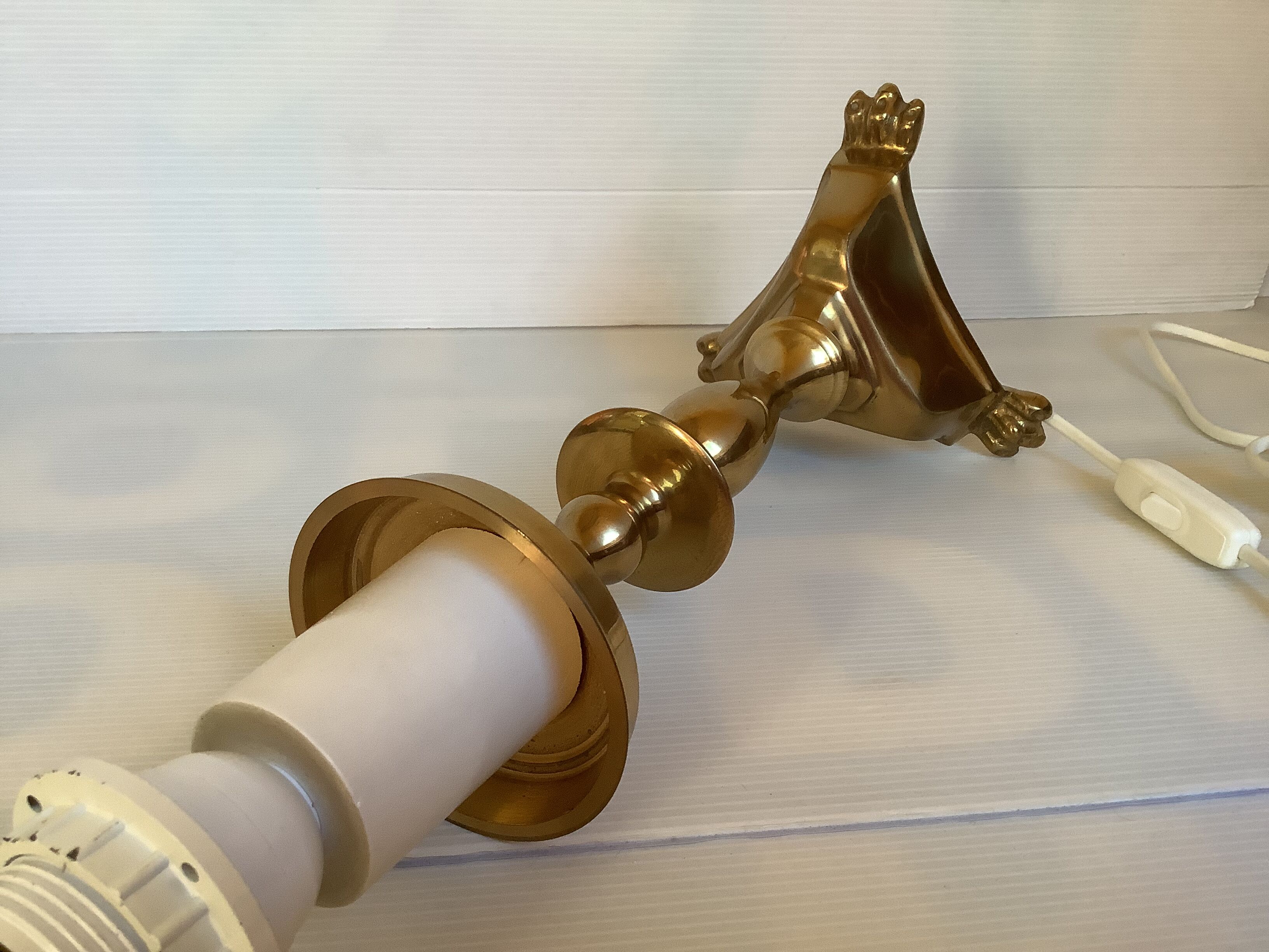 Brass lamp with lion claw feet Italy