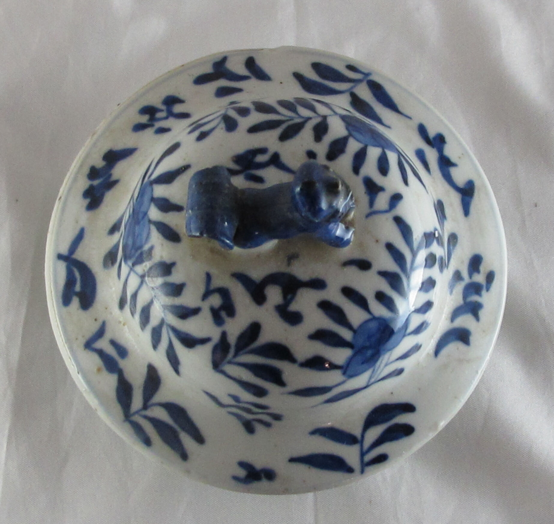 Ancient Chinese white blue potiche