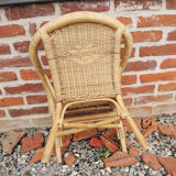 Ancien fauteuil pour enfant en rotin / osier clair