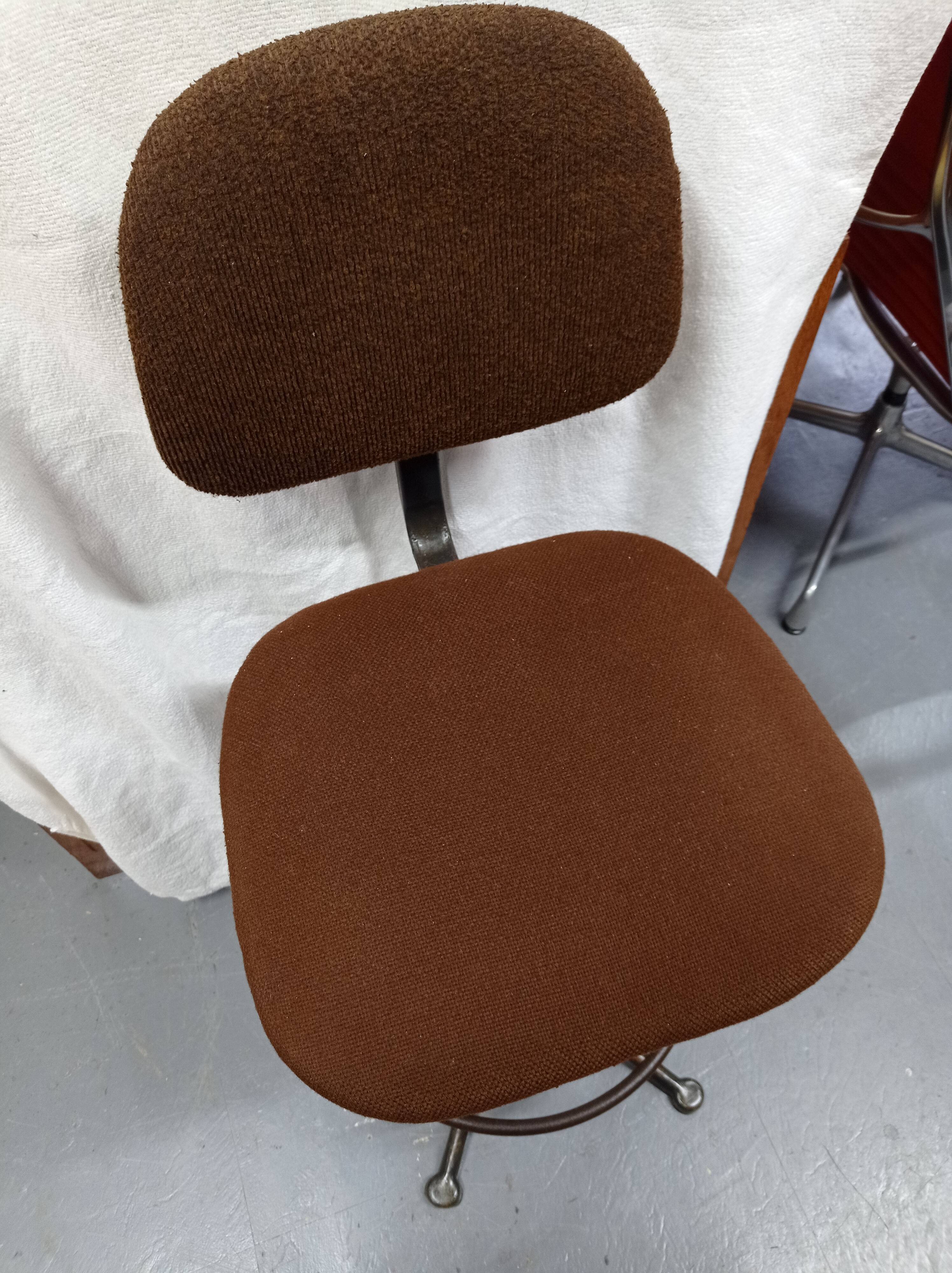 Adjustable workshop chair