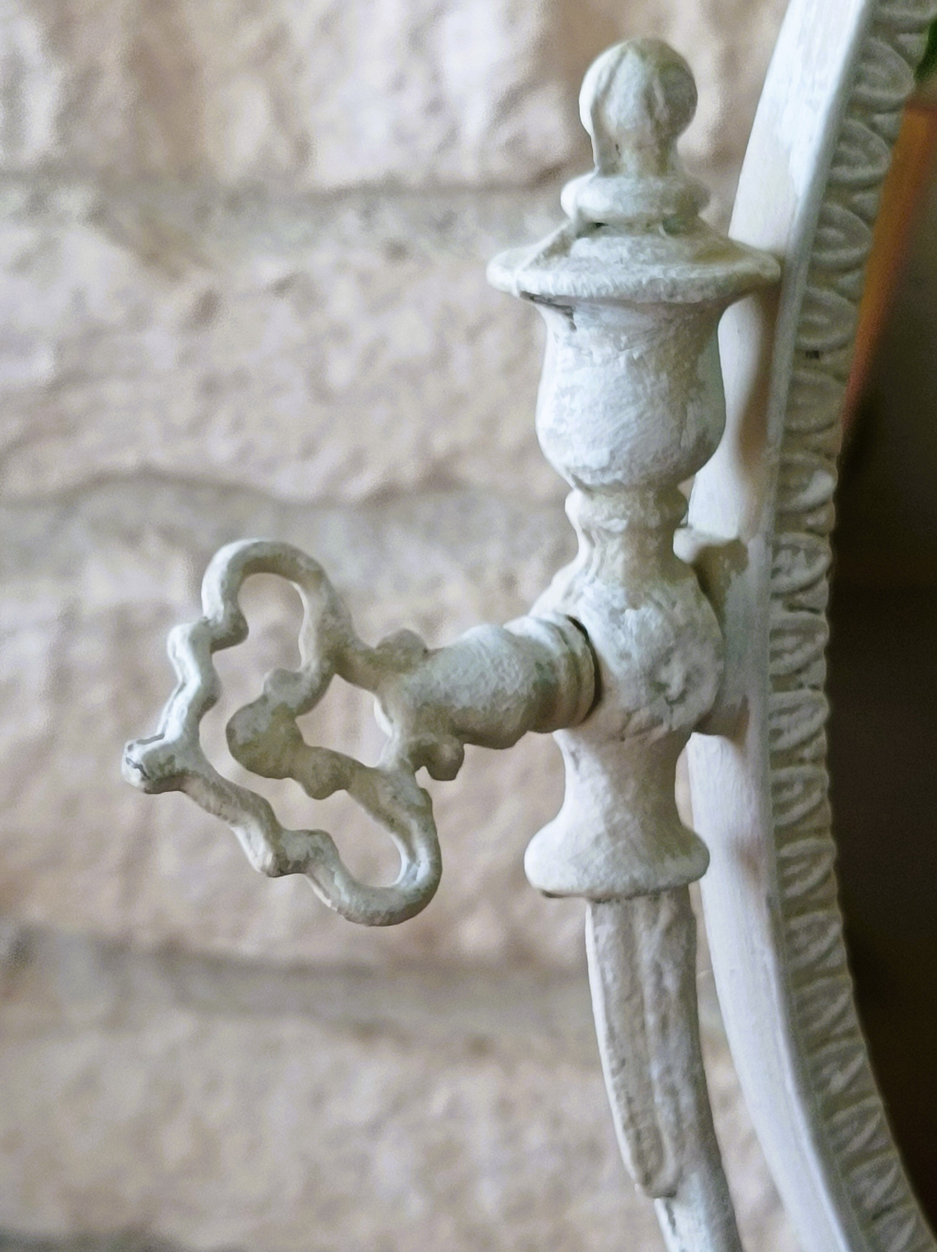 White table psyche mirror