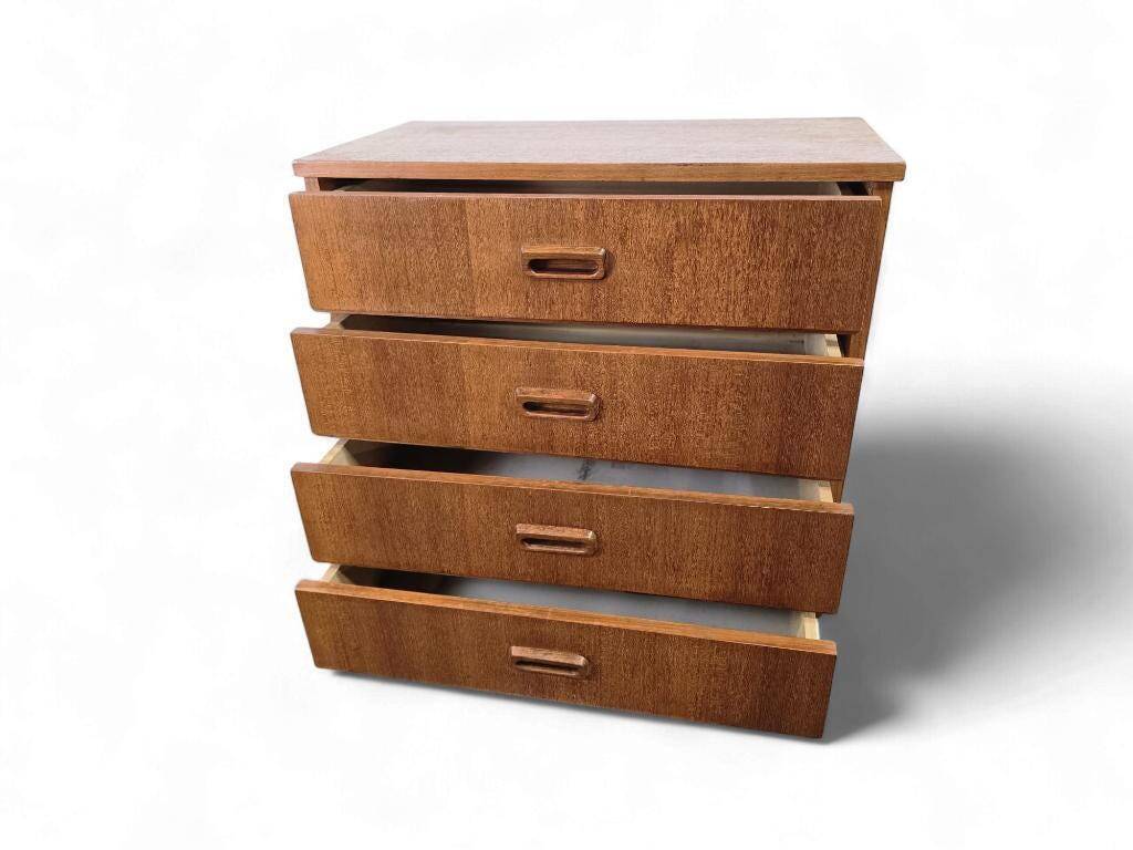 Commode / armoire vintage