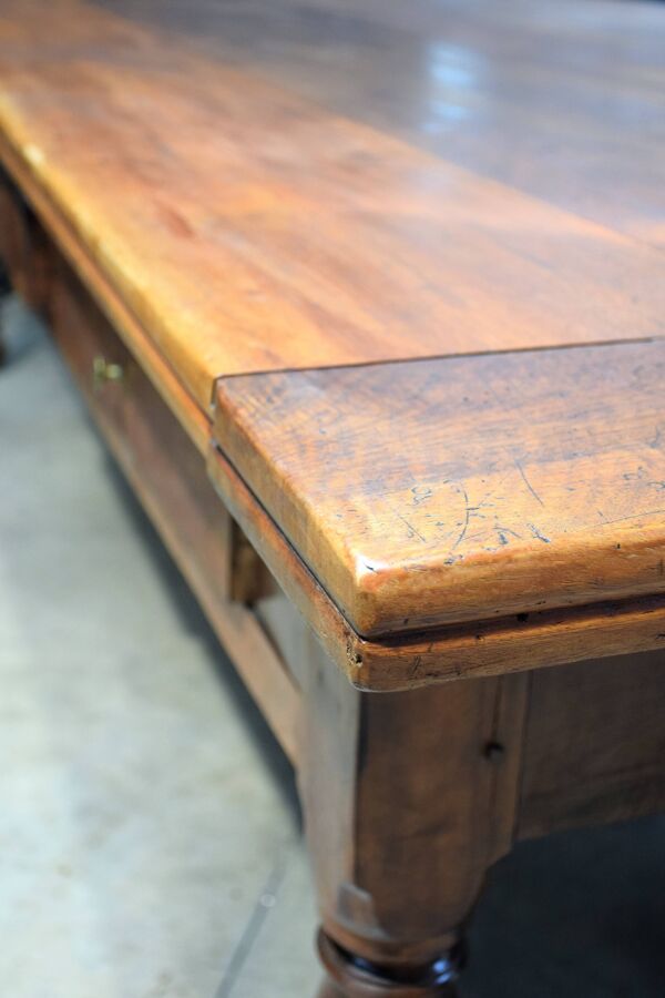 Table de Passementier à tiroirs bois noyer, France Lyon 1880'
