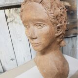 Bust woman