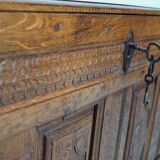 Commode / table d'appoint en chêne sculpté hollandais du milieu du XVIIIe siècle