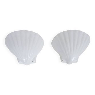 Pair of shell wall lights, in white ceramic. 80s 90s
