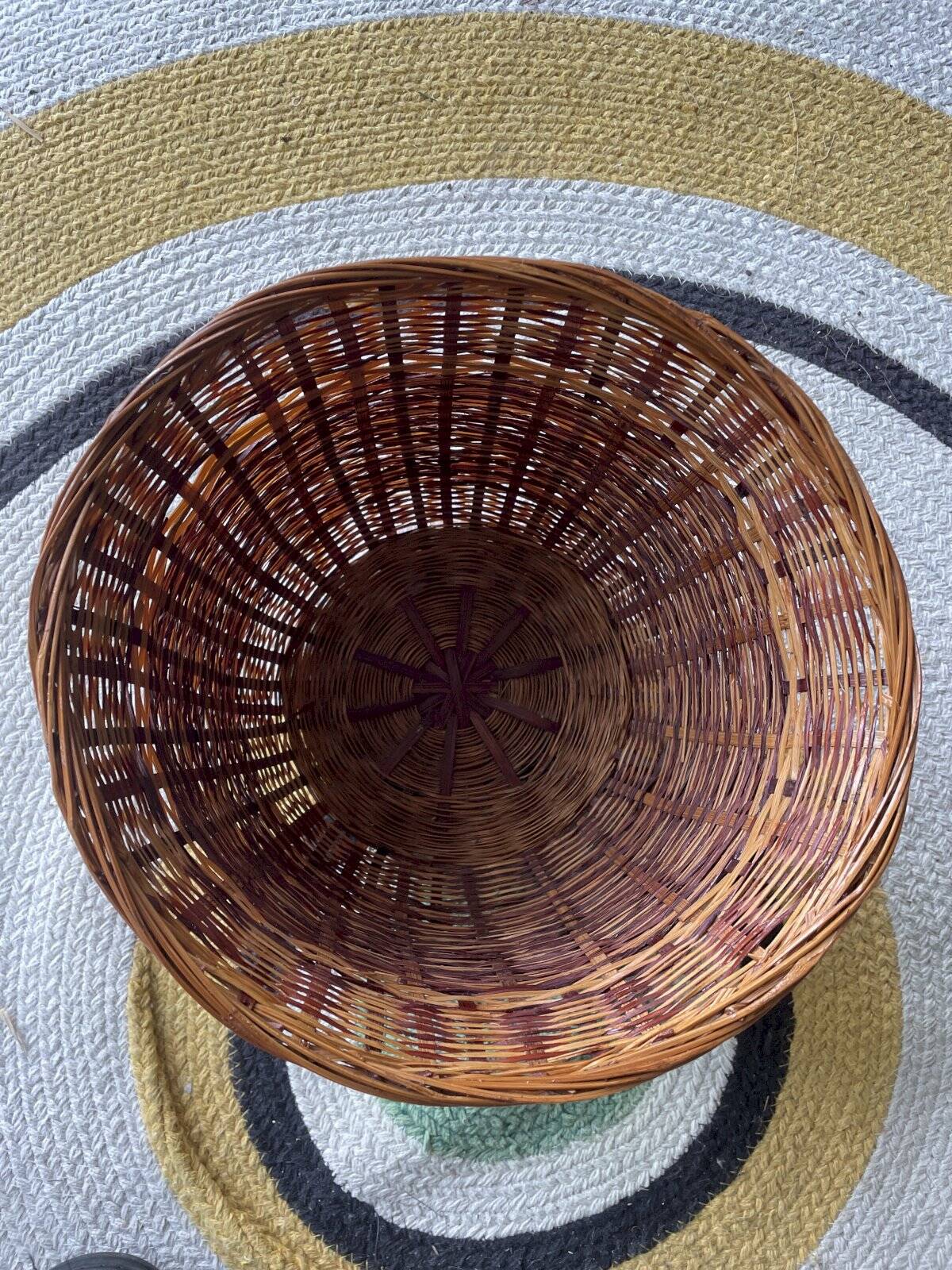 Bicolour wicker basket