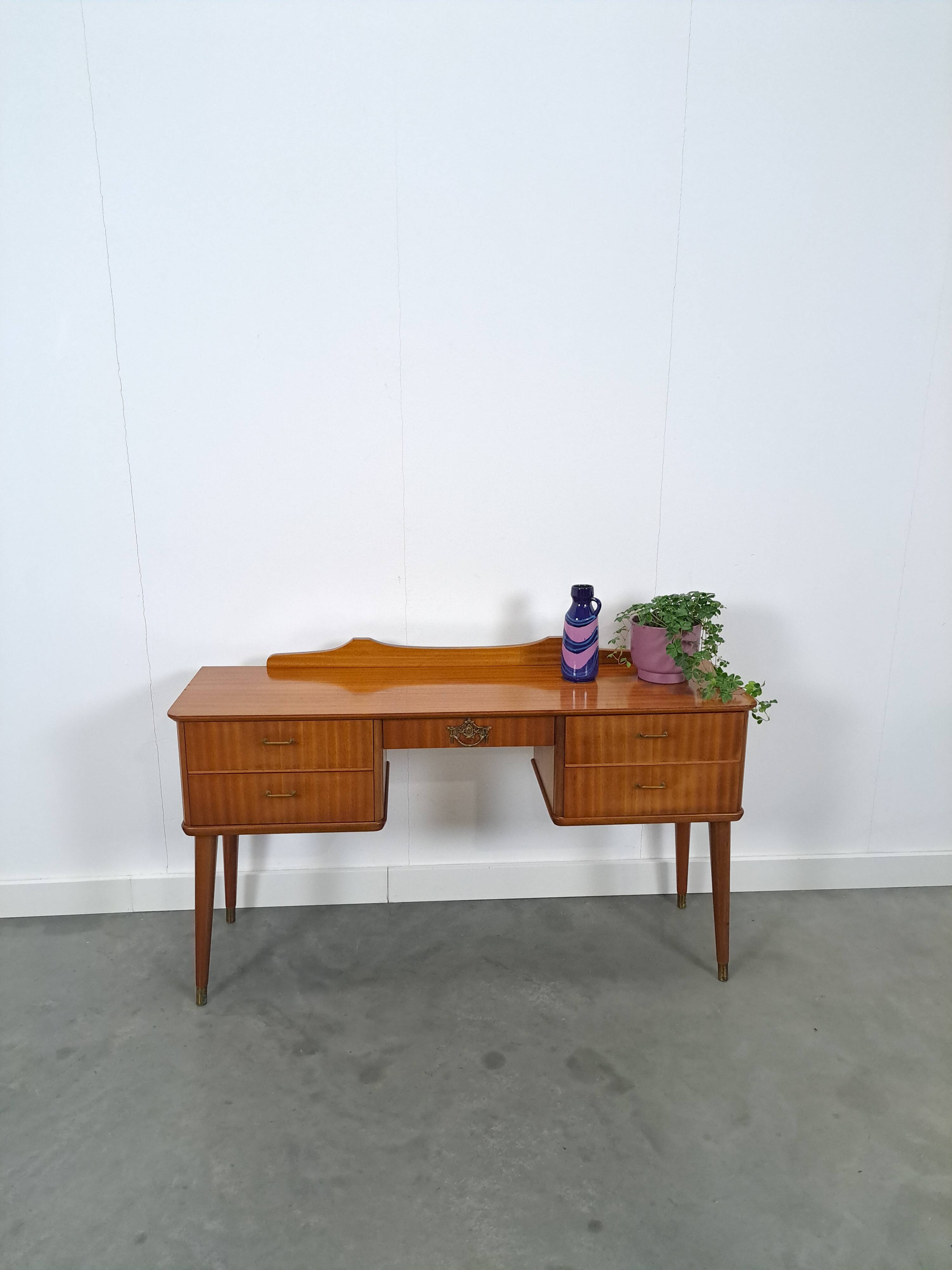 Side table met lades en messing details uit Zweden, kinder bureau