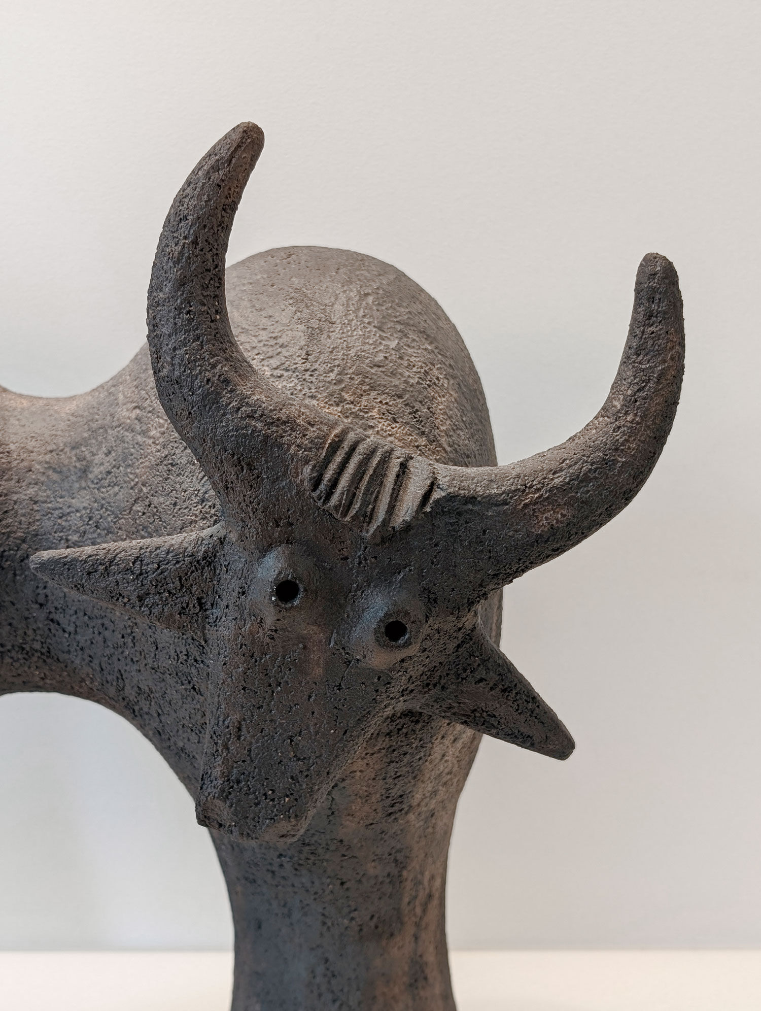 Large sandstone bull, by Dominique Pouchain, 2025