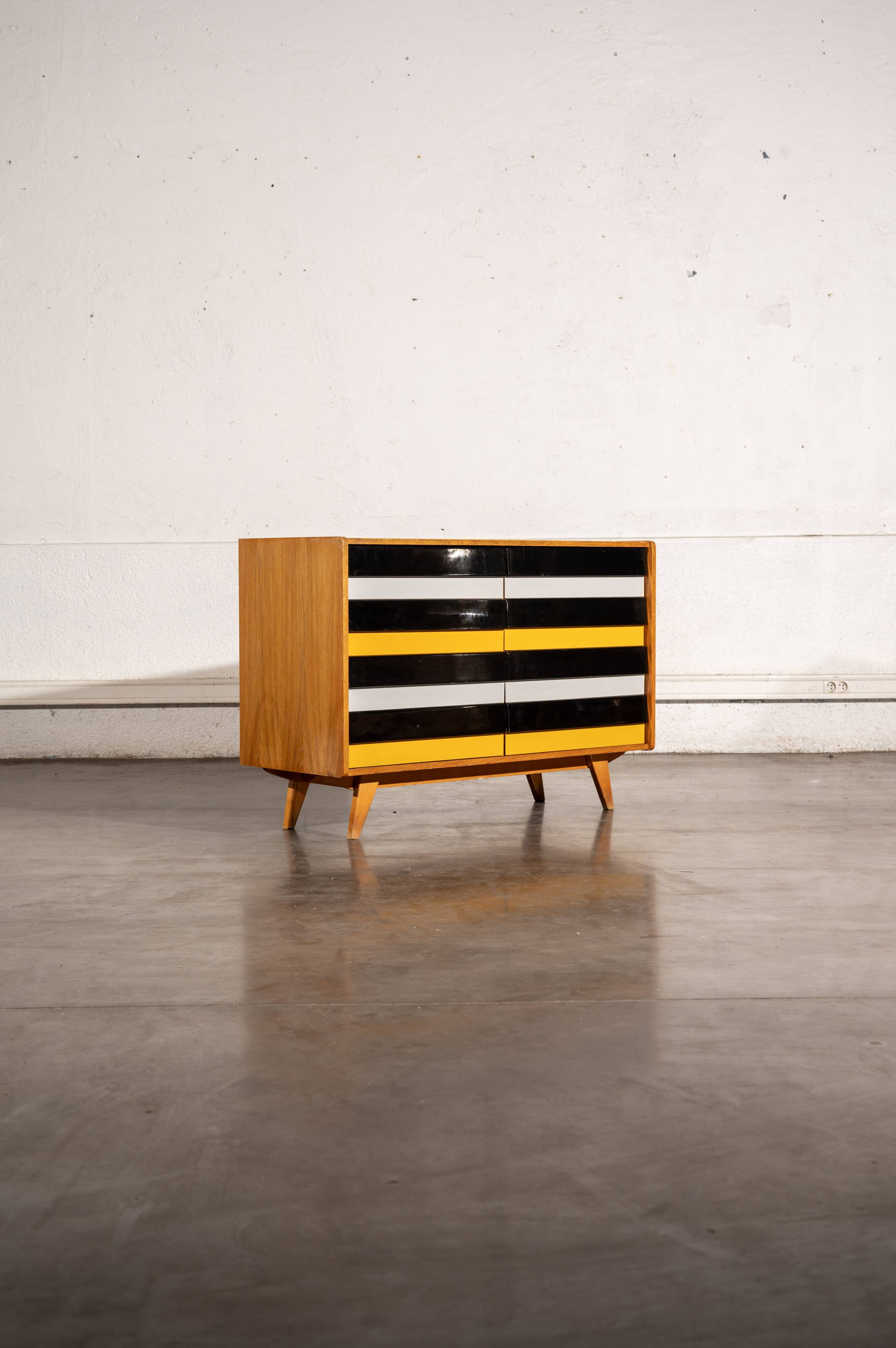 Jiroutek chest of drawers