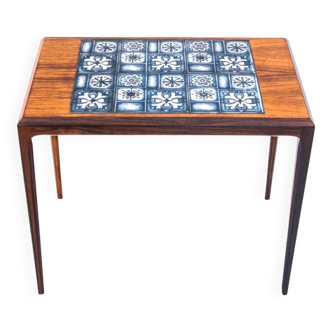 Side table with blue ceramics, Denmark, 1960s. After renovation.