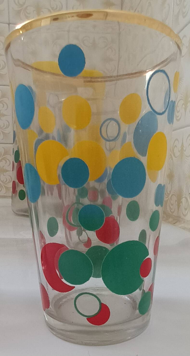 Service a fruit juice colour
