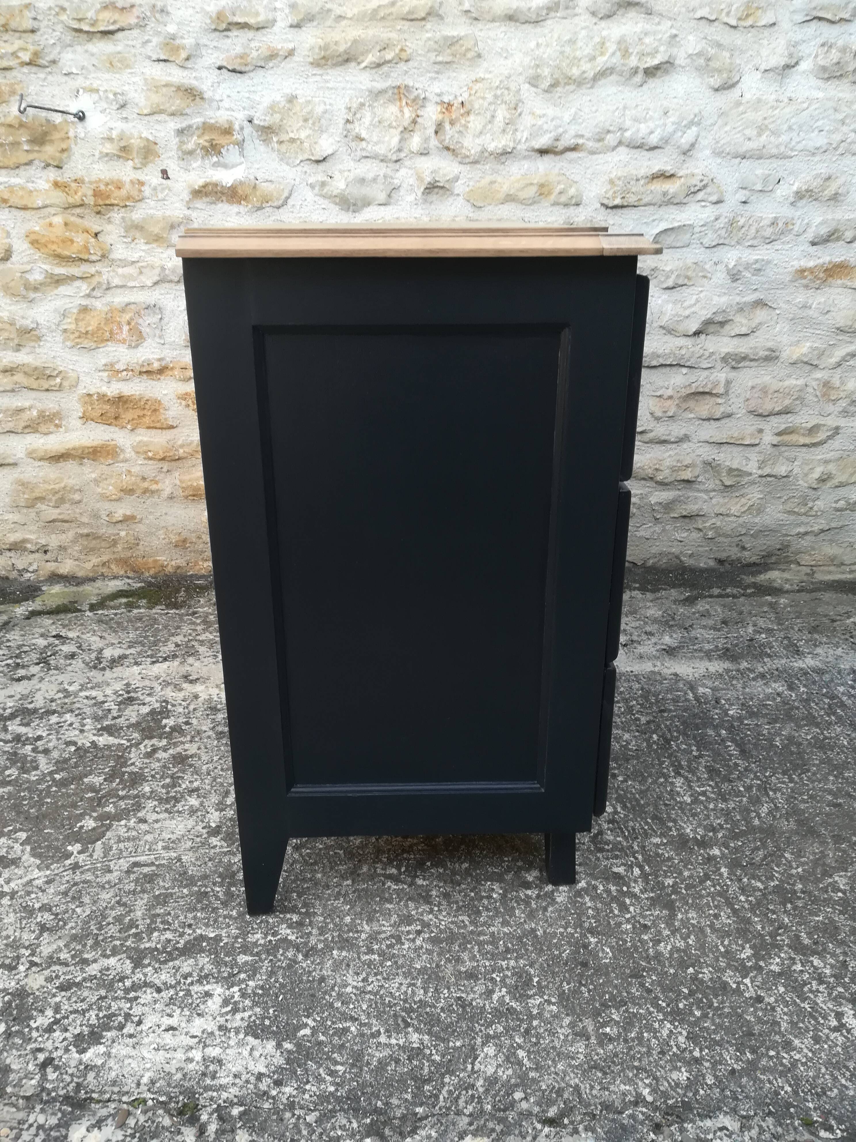 Vintage chest of drawers