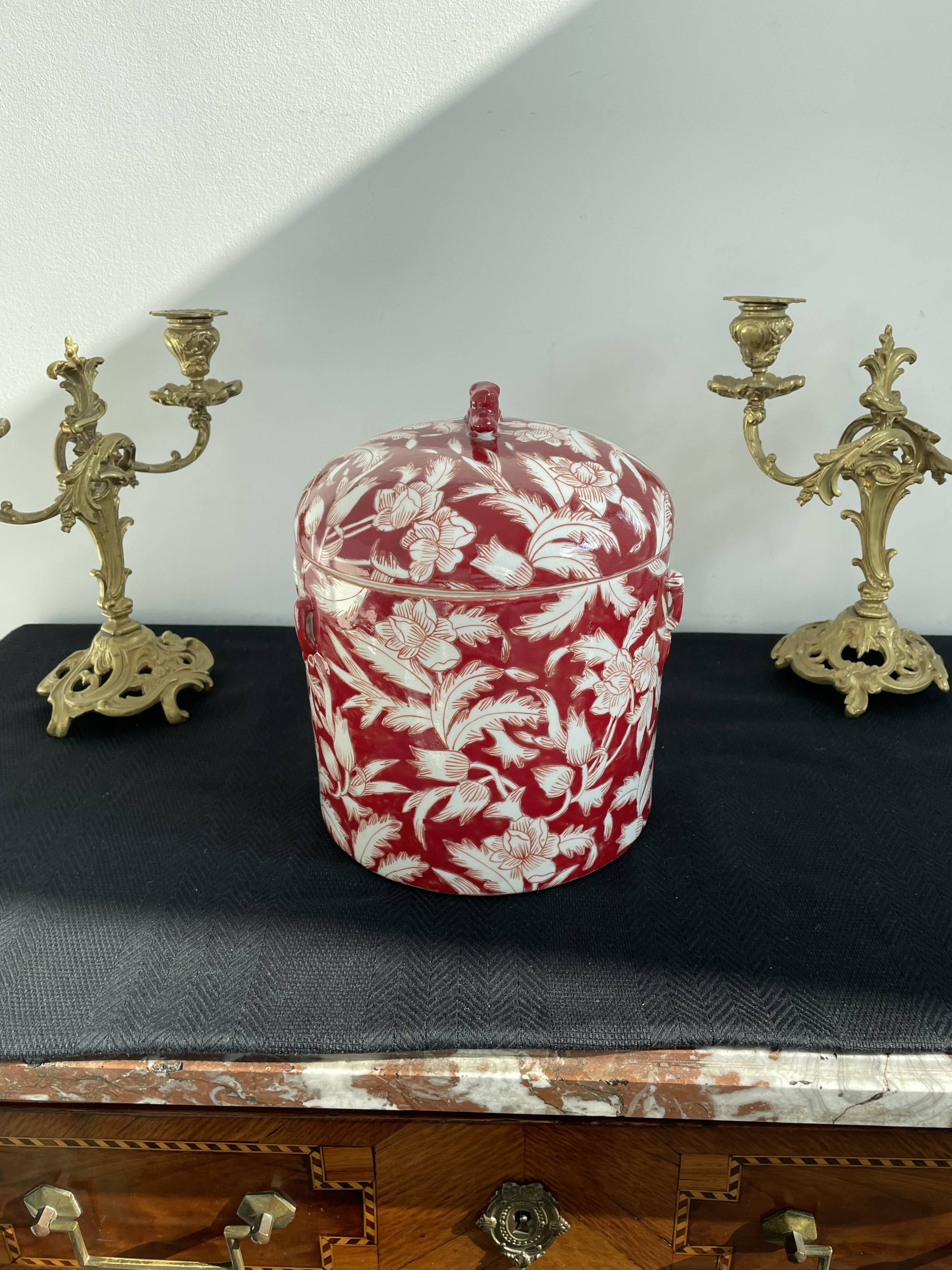 Chinese pot-cover - red - Chinese decoration of plants and flowers - China