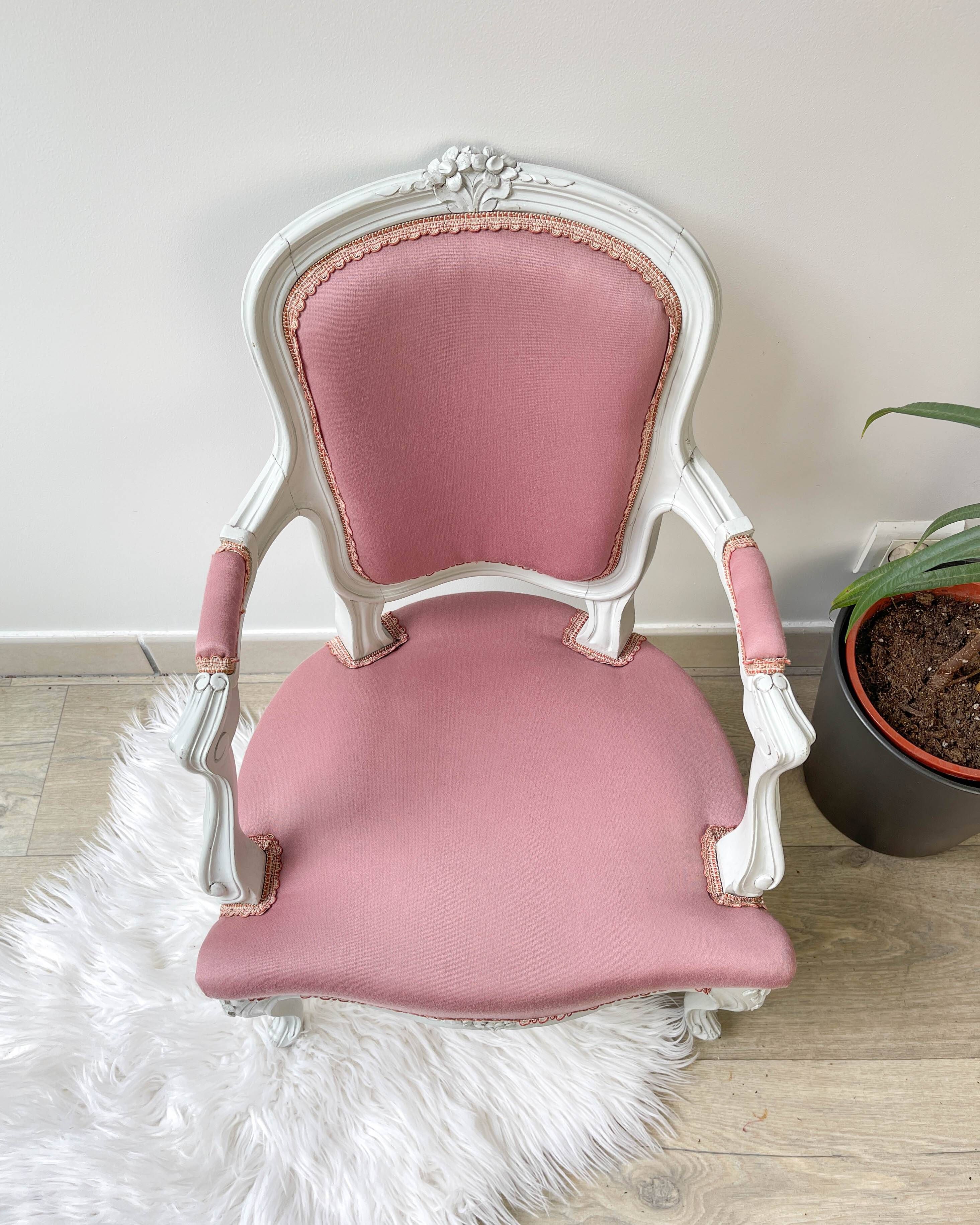 Pink Louis XV style convertible armchair in weathered wood for children