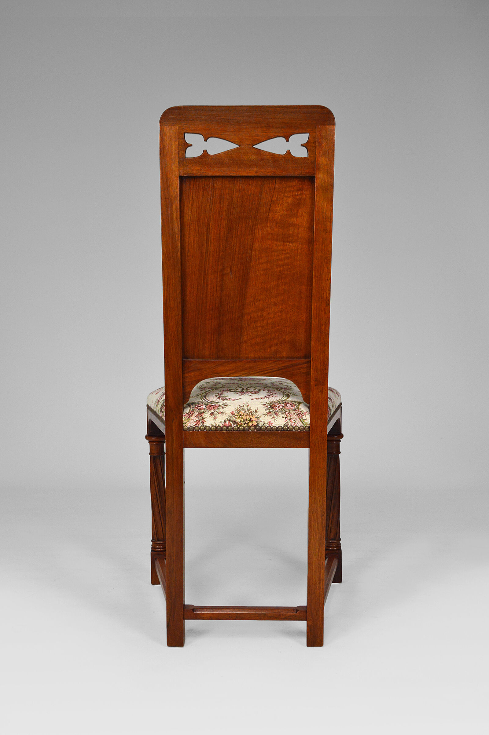 Pair of neo-Gothic chairs in Carved Walnut circa 1890