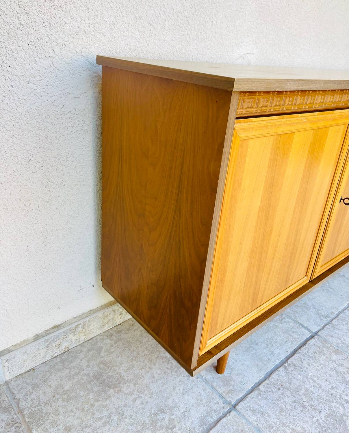 Vintage enfilade in elm from the 1960s.