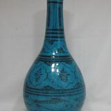 Vase en céramique islamique à fond turquoise