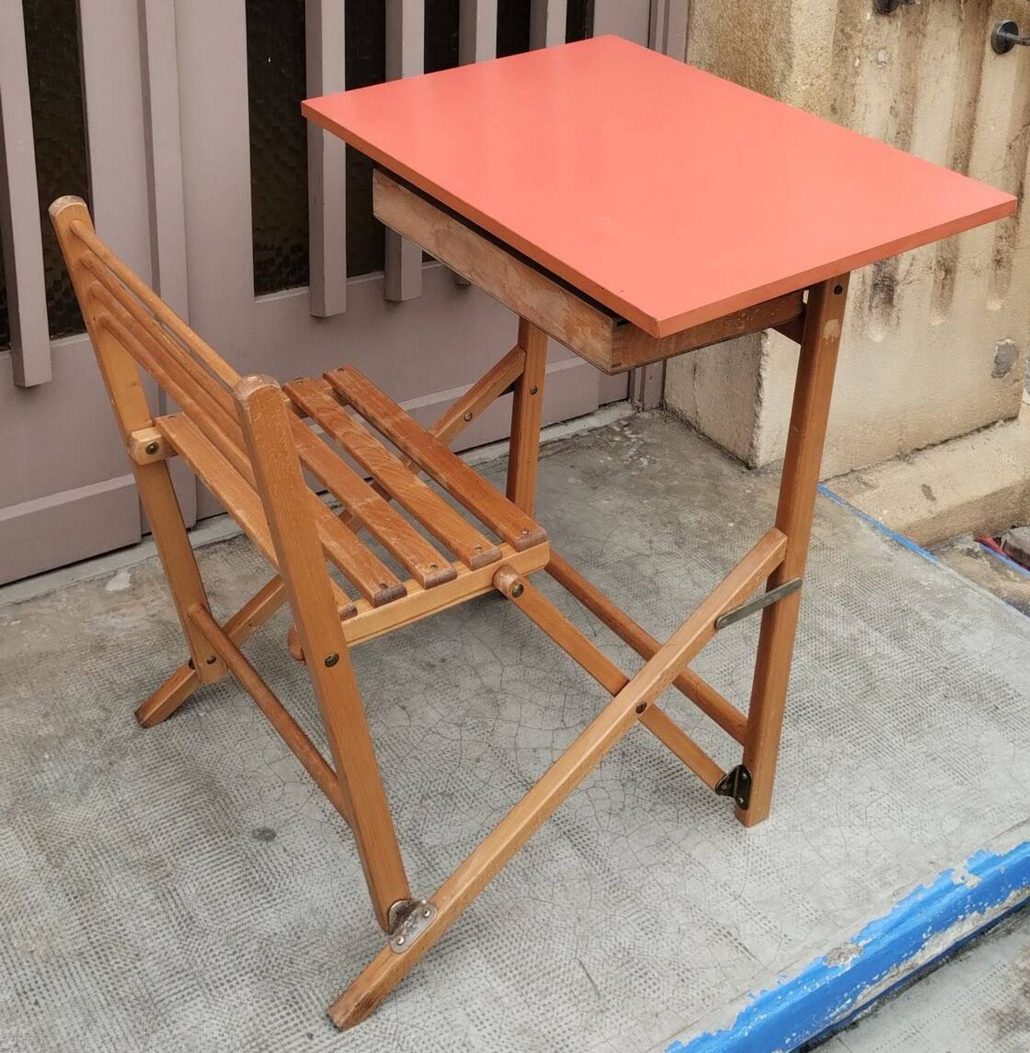 bureau / pupitre pour enfant pliable