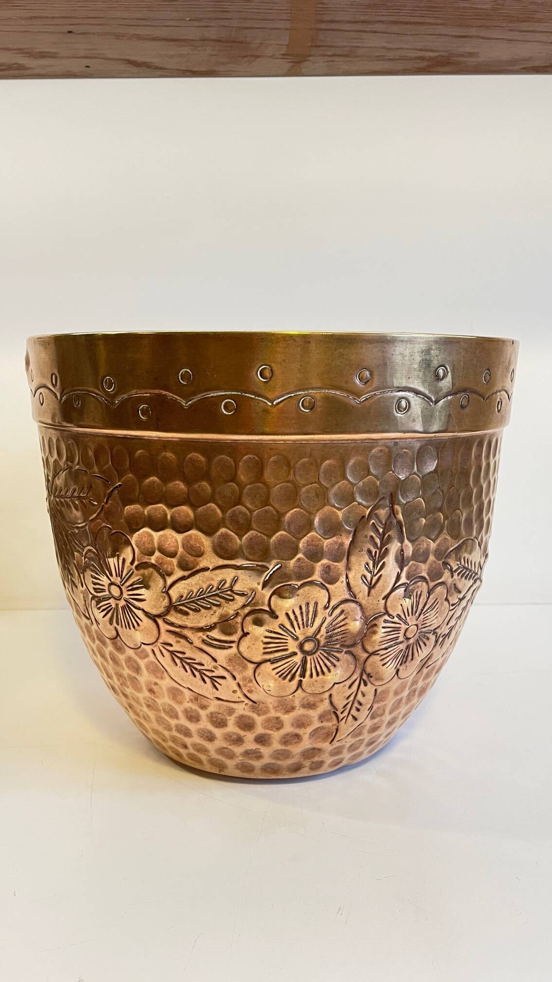 Large planter by villedieu in brass 1970s - 1980s