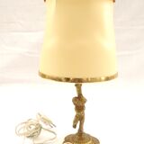 Lampe à poser cherubin en laiton.