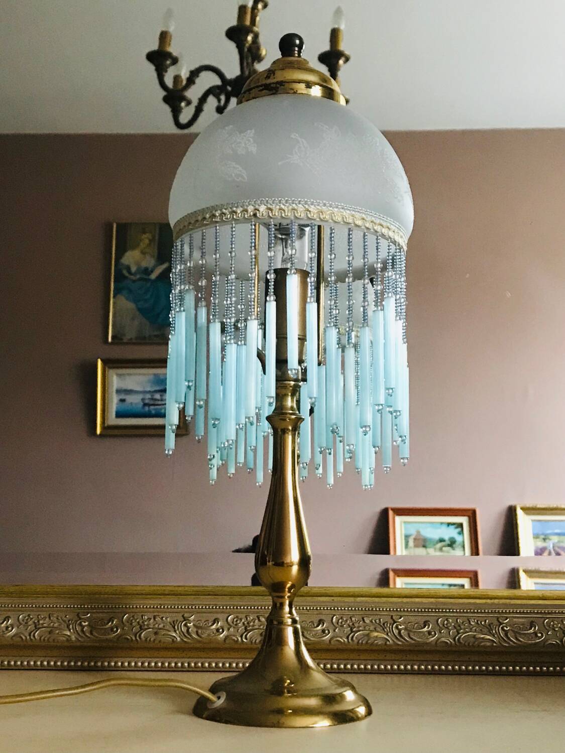 Tassel table lamp