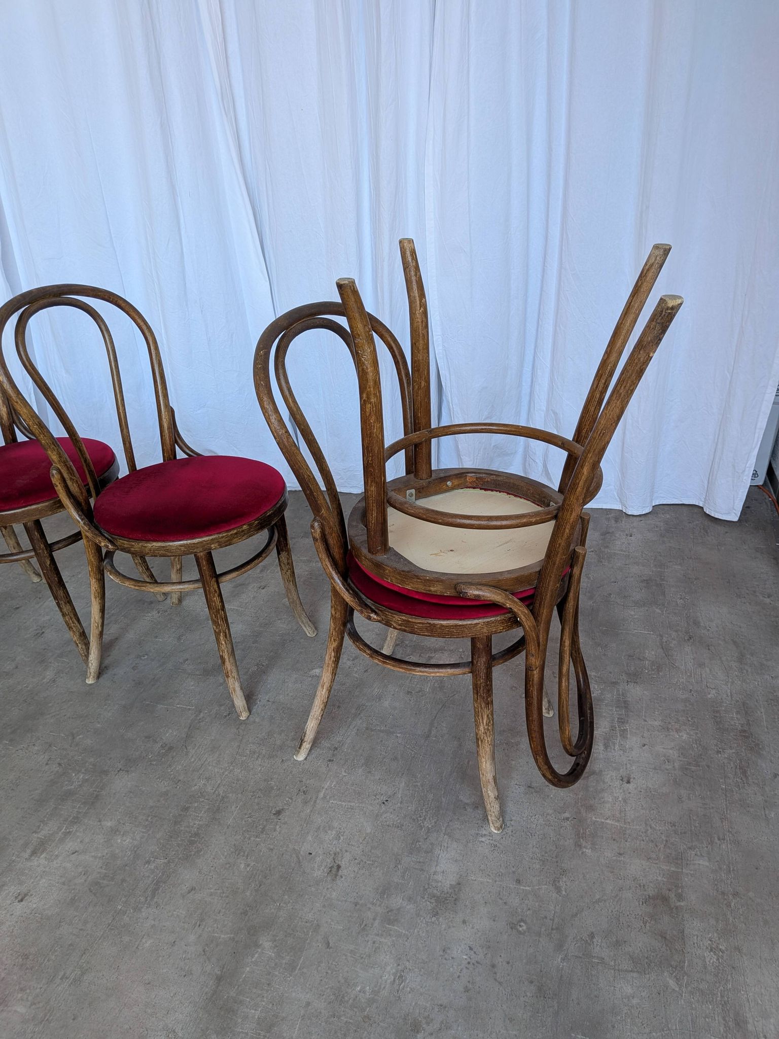 Set of 6 Vintage Bentwood Dining Chairs Set: 1970s , Red Uphols