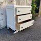 Commode en bois peint en blanc