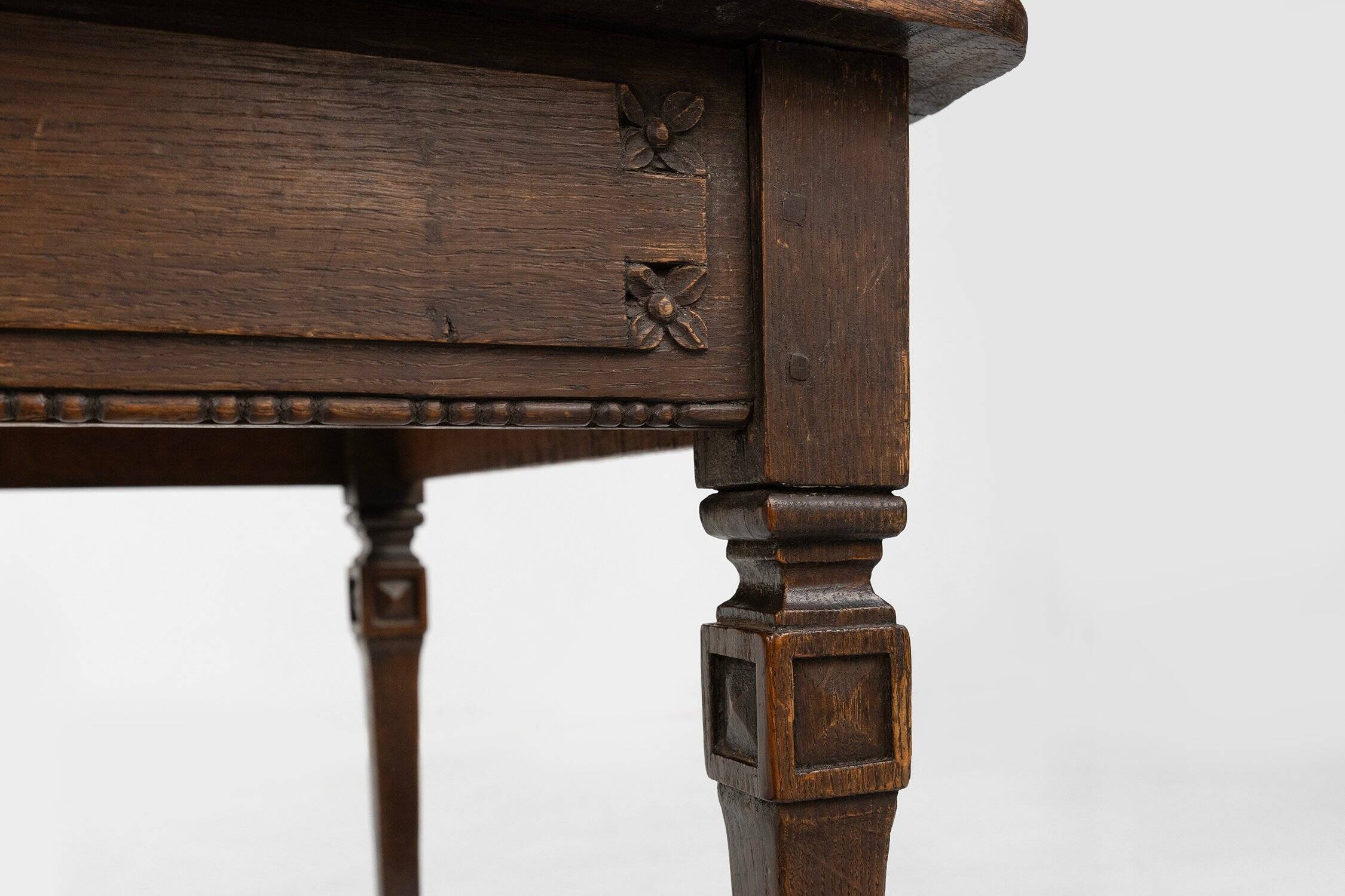 Table d'appoint rustique française du milieu du siècle en bois, années 1850.