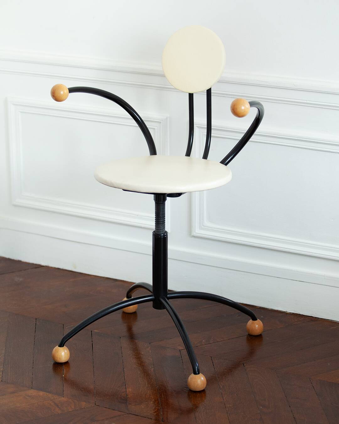 MEMPHIS style white leather chair