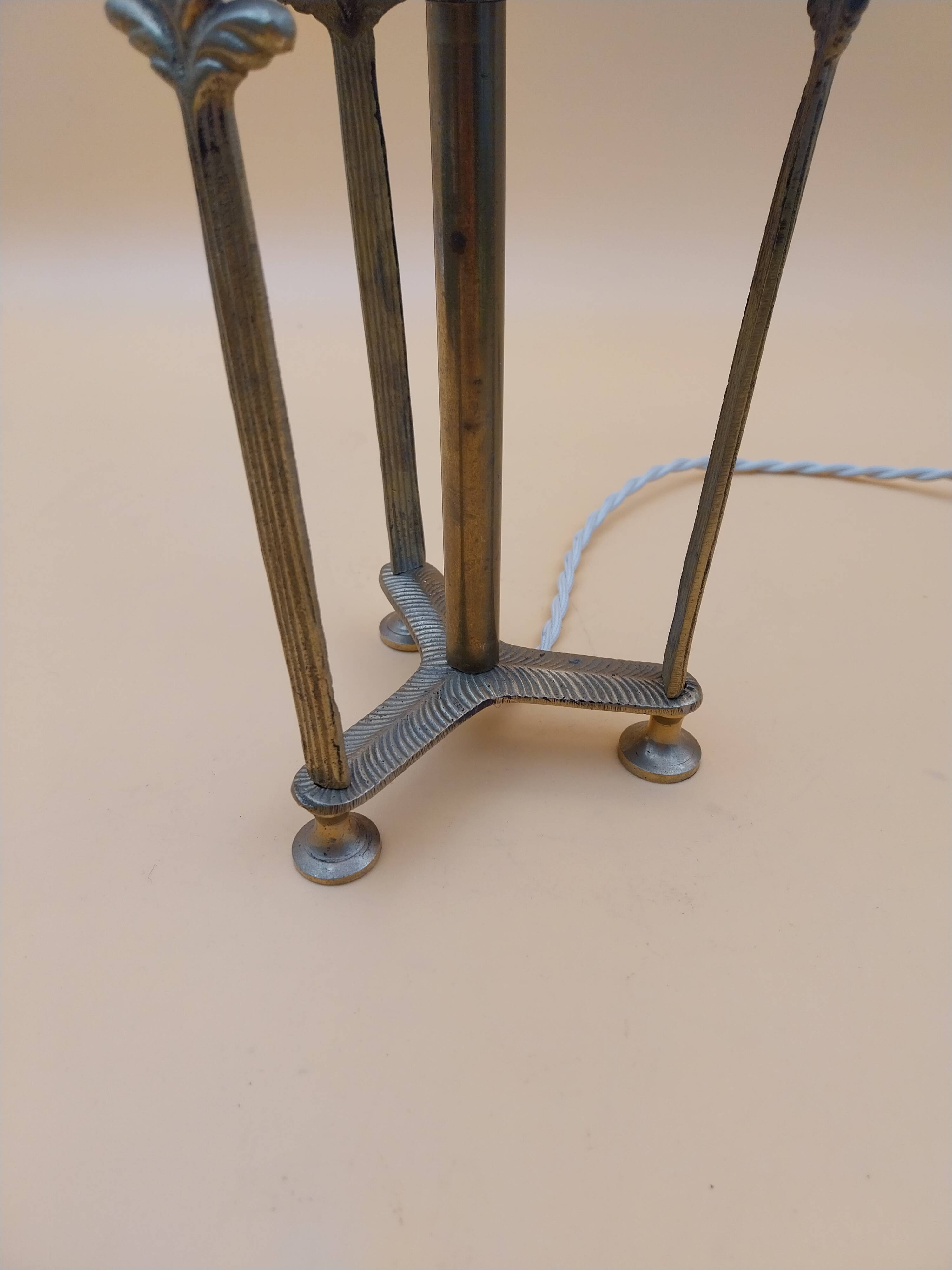 Art Deco lamp in bronze, brass, and Clichy glass globe, tripod.
