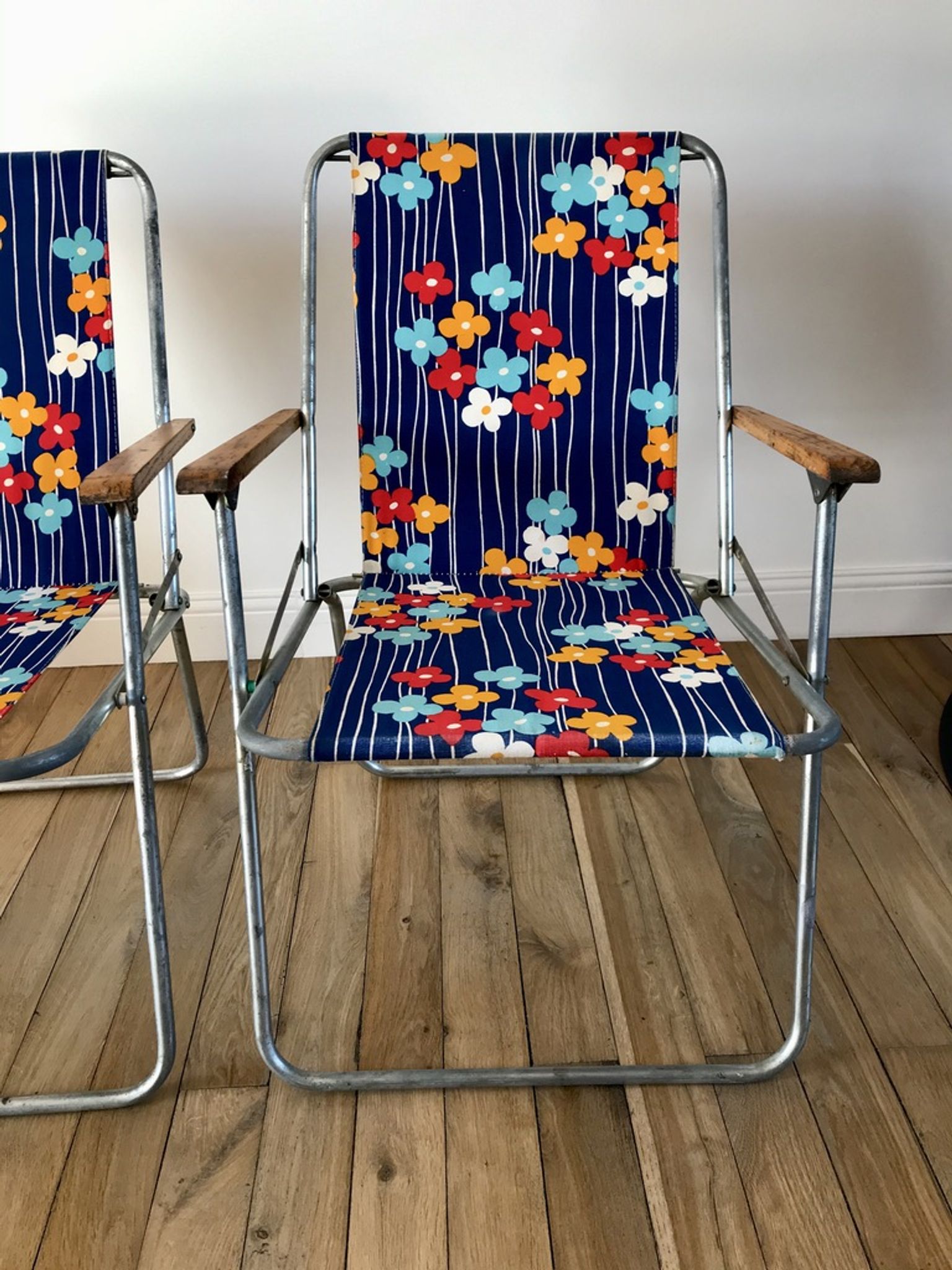 Pair of vintage camping chairs floral and wood fabrics 70s