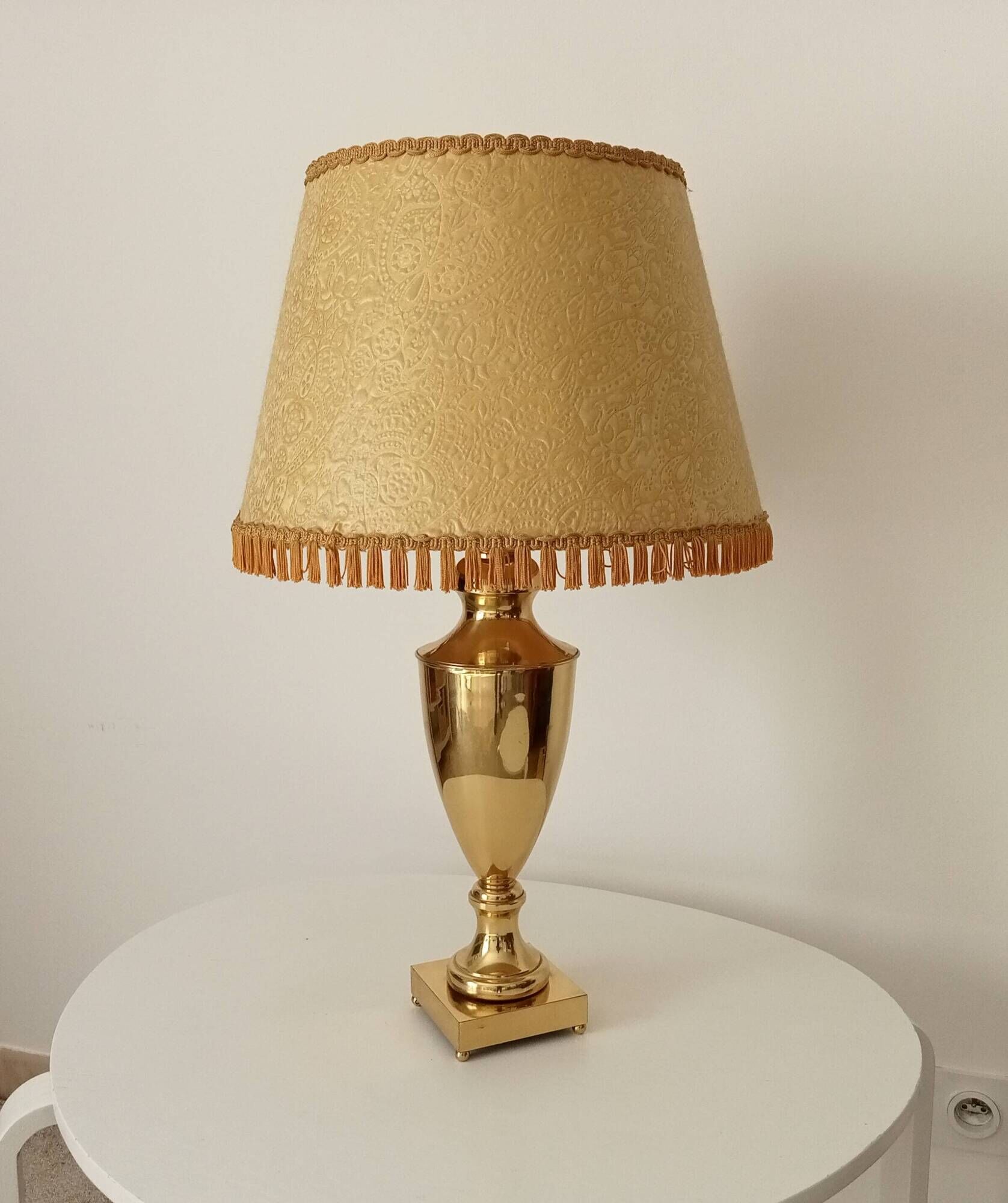 Art deco living room lamp in golden brass from the 1950s
