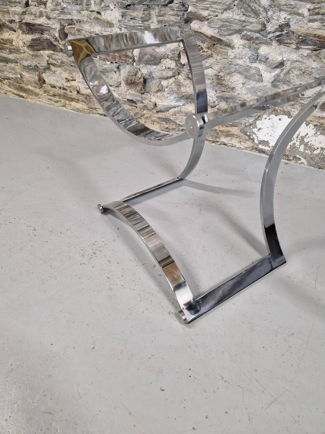 Table basse design Paul Legeard verre fumé et chrome