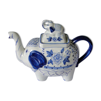 Theiere elephant porcelain blue patterns white background