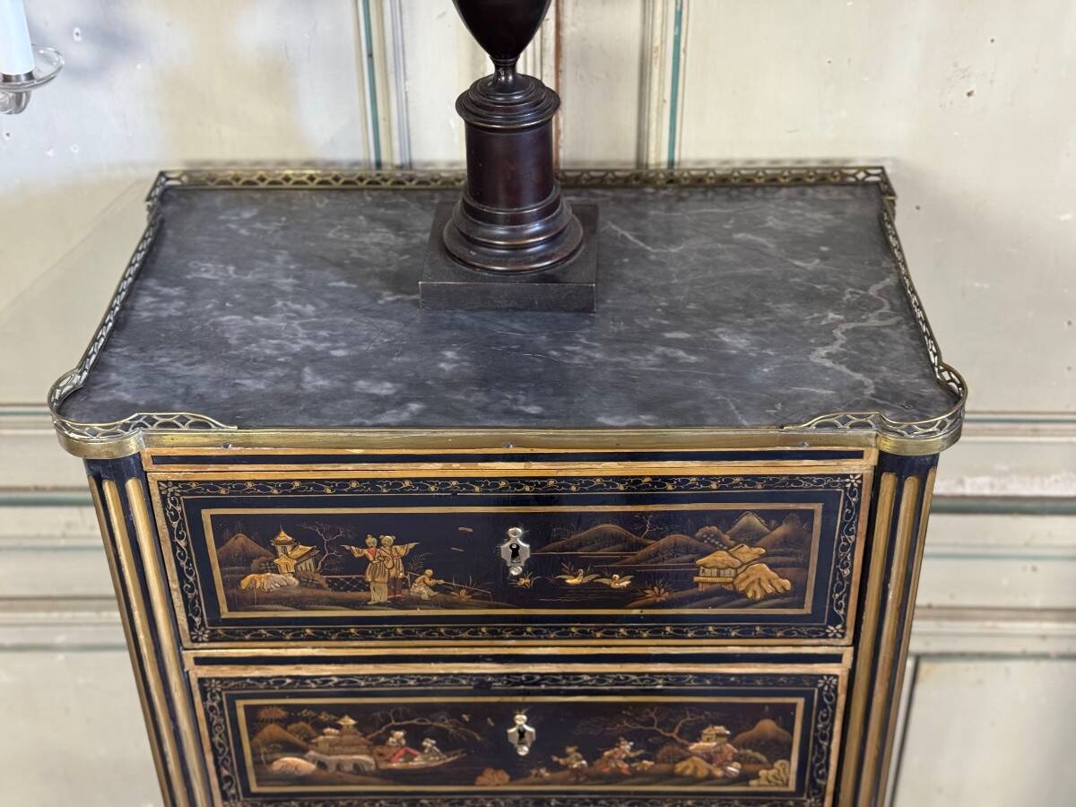 Pair of Louis XVI Weekly Tables in Black and Gold Lacquer, 18th Century
