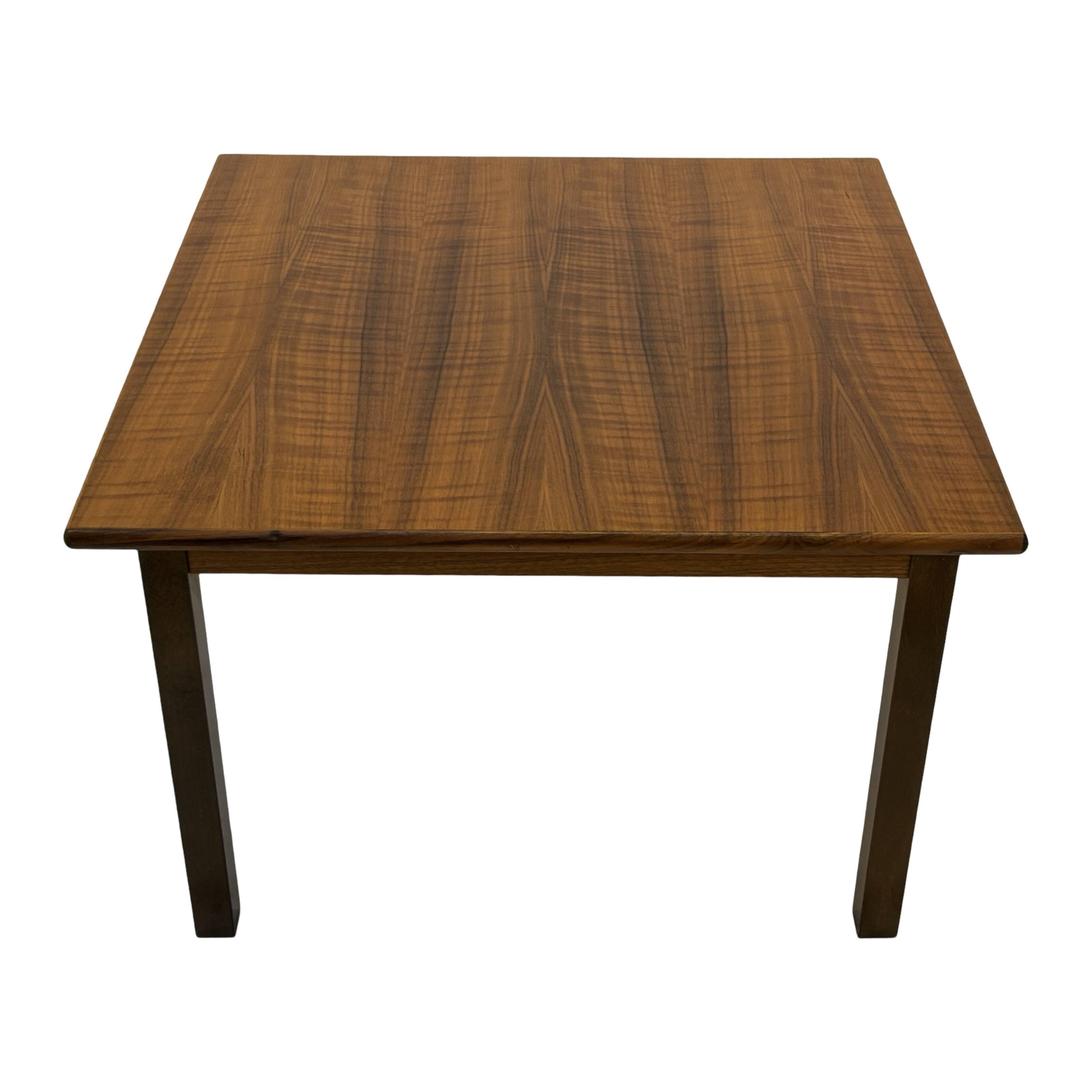 Table basse vintage compacte en palissandre design années 70