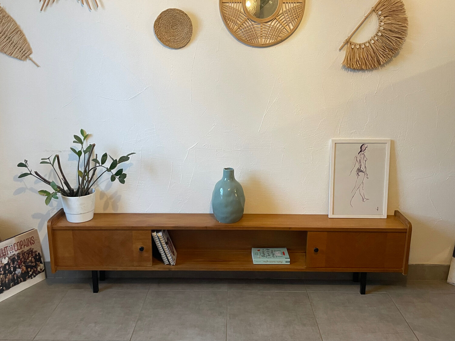Very beautiful vintage low sideboard (shallow)