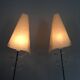 Paire de lampadaires de parquet design composés de bases en métal laqué, chrome et abat-jours design de plastique blancs