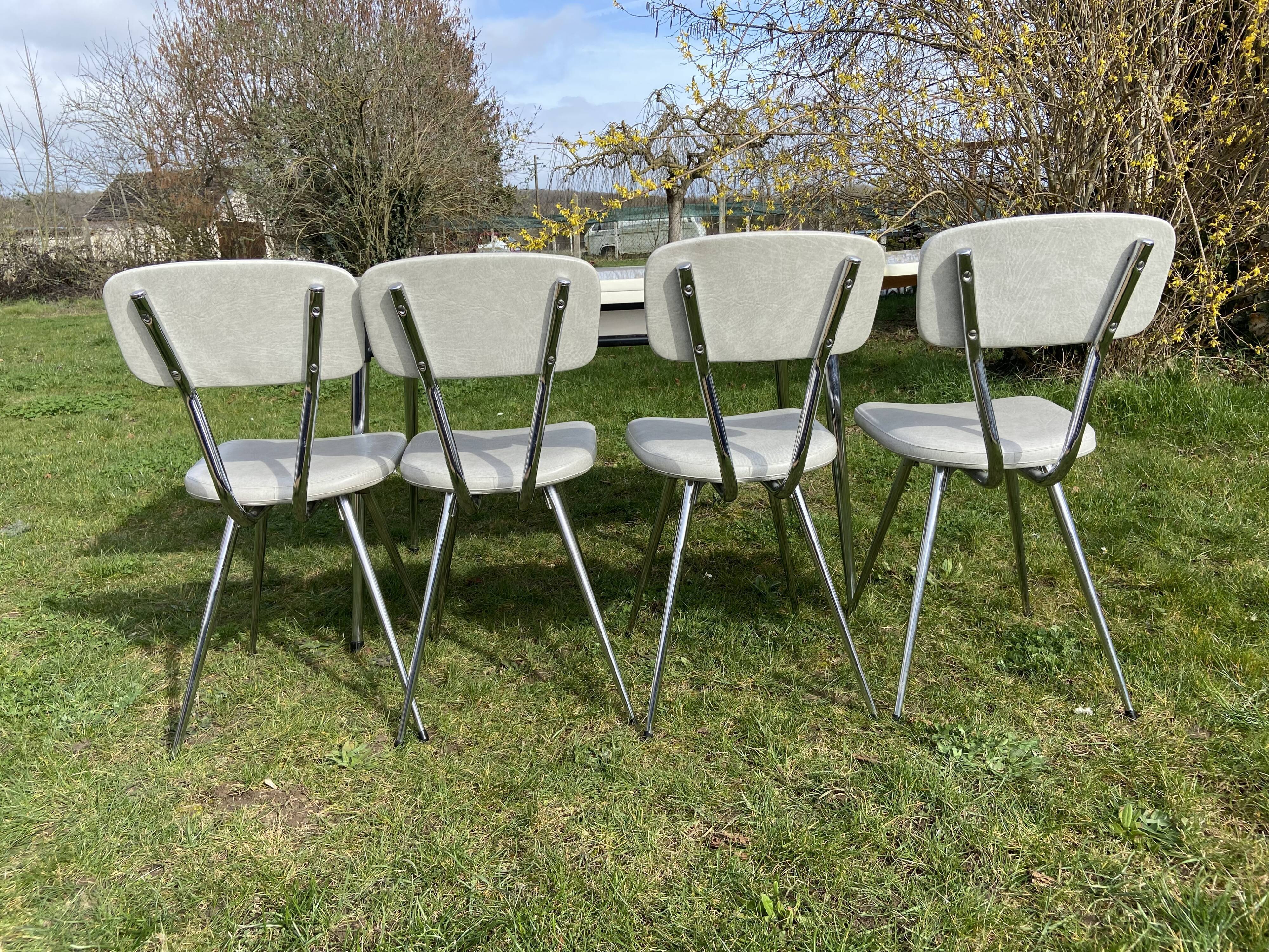 Formica table with 4 chairs