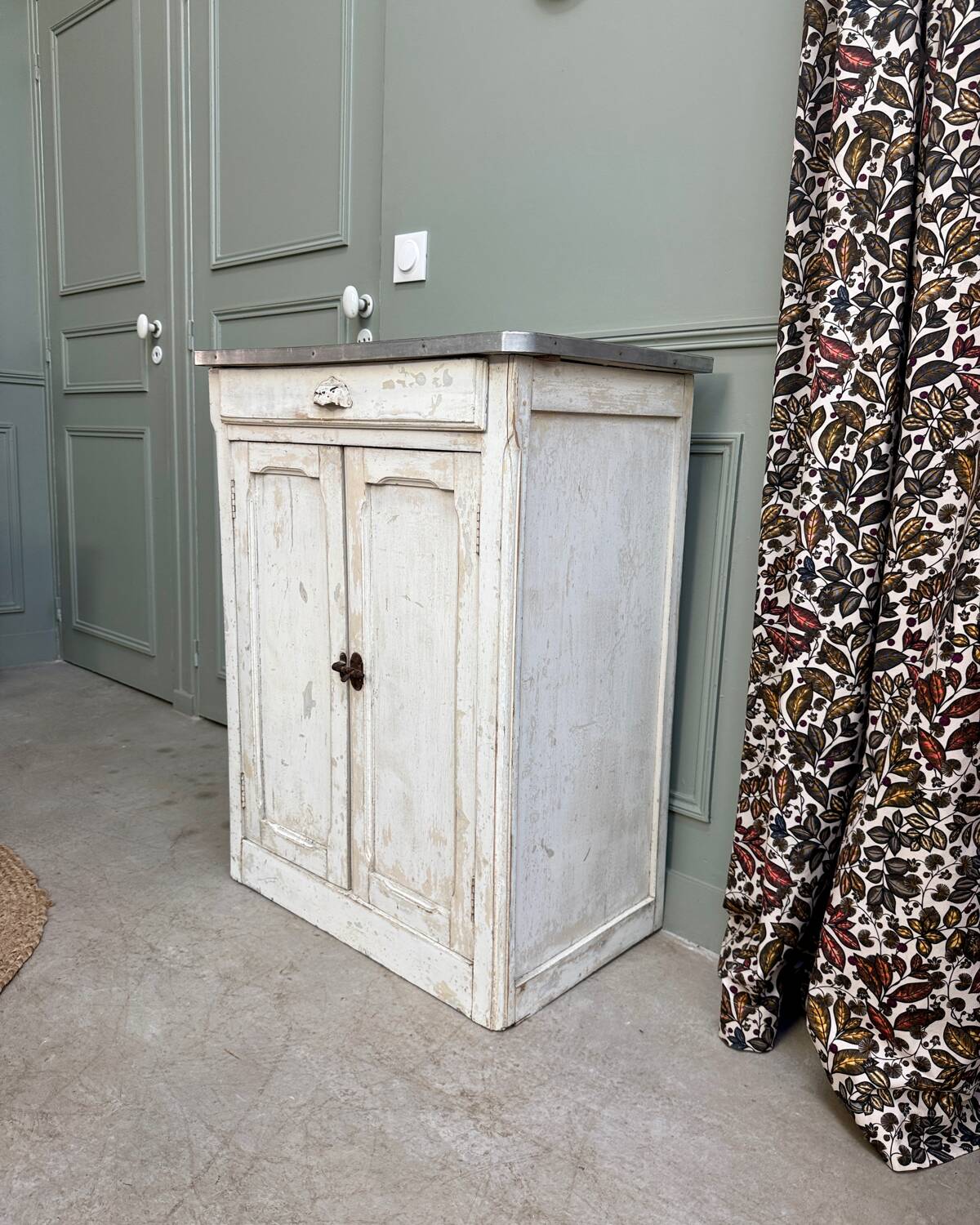 Small Parisian buffet with white patina (renovated)