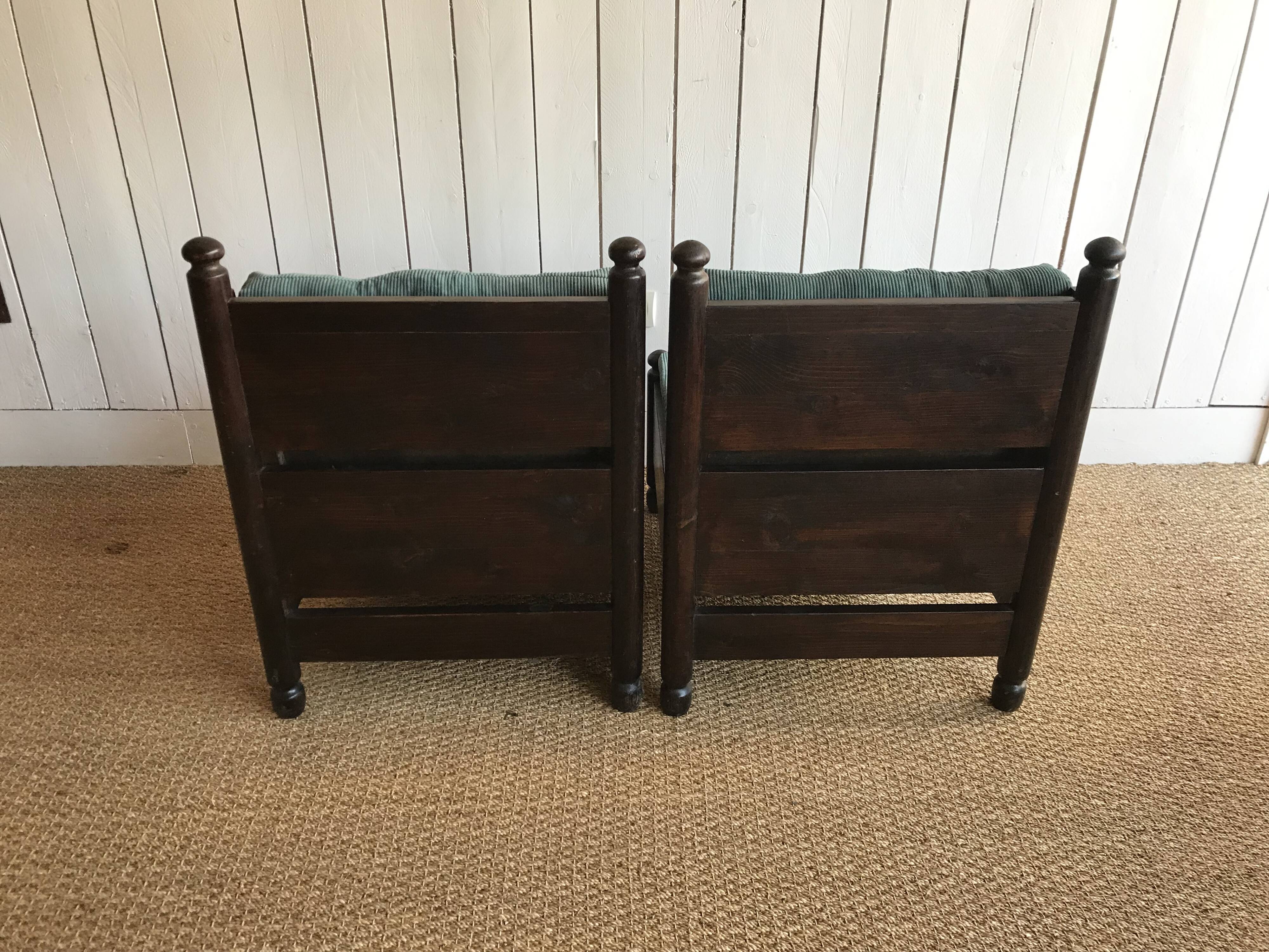 Armchair in fir and corduroy velvet.