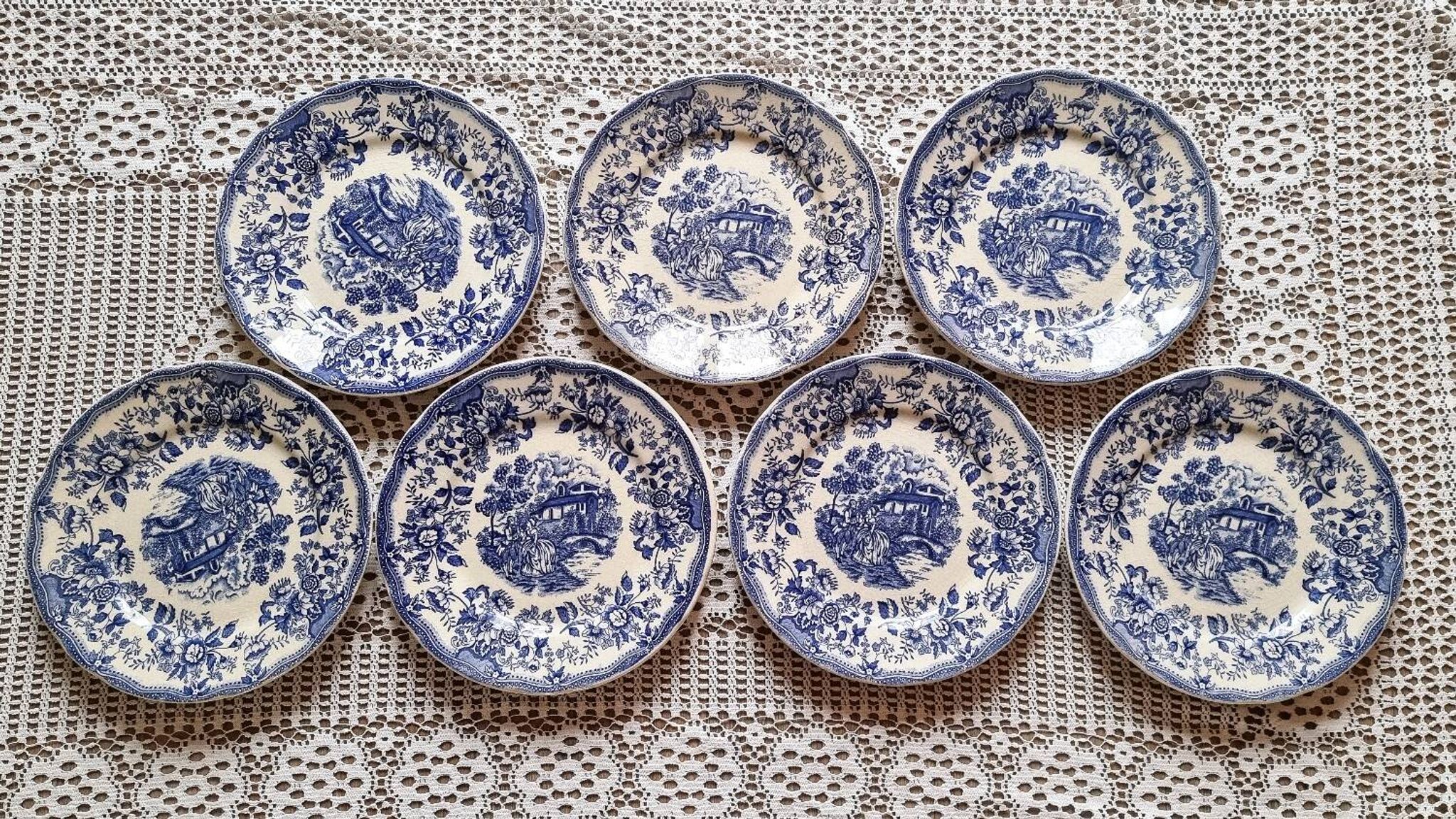 7 assiettes plates, terre de fer, Italie